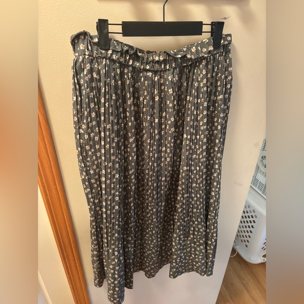 Floral Print Pleated Green Skirt - Picture 1 of 4